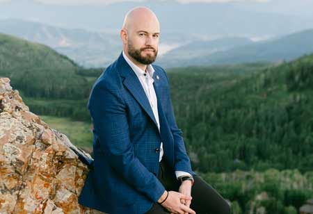 Leveraging Personalized Marketing: Derek Saraiva's Perspective on Maximizing Customer Relationships Leveraging Personalized Marketing: Derek Saraiva's Perspective on Maximizing Customer Relationships